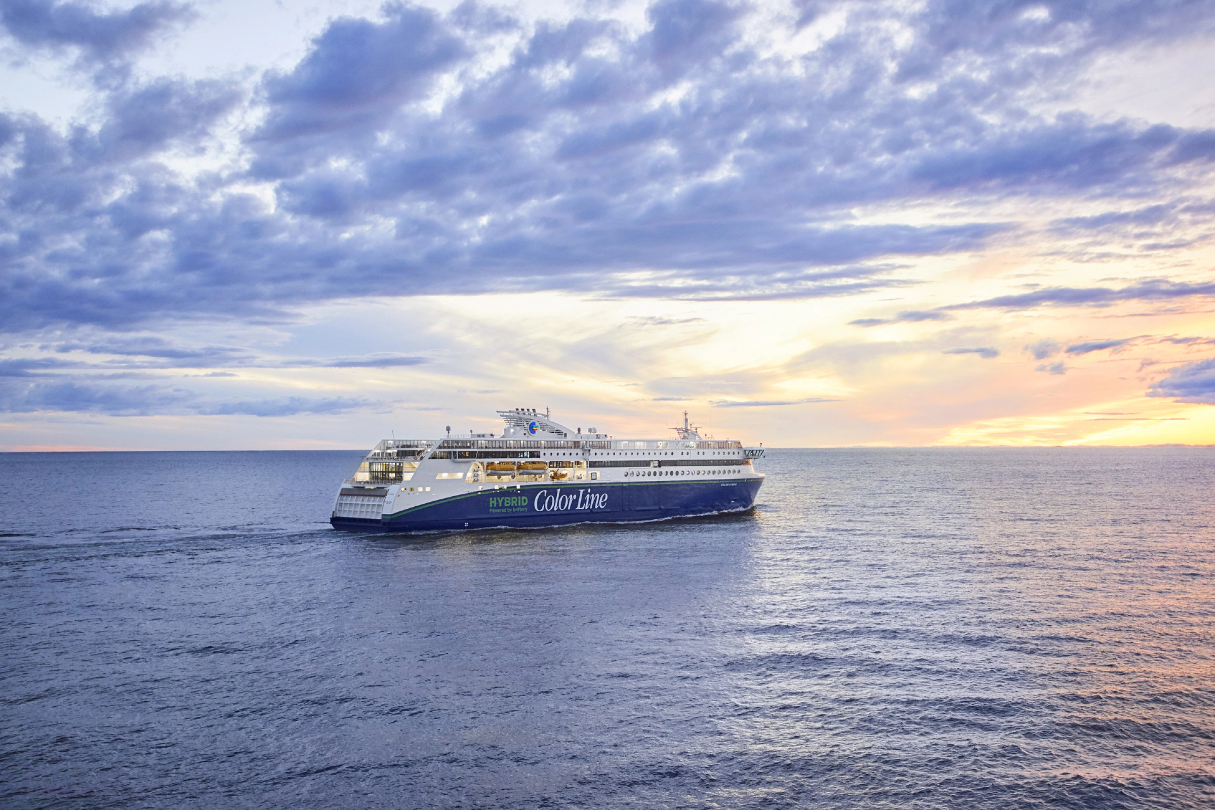 Color_Hybrid_CLL_27198_Foto_OctocopterfilmGlenn_Walmann (3).jpg