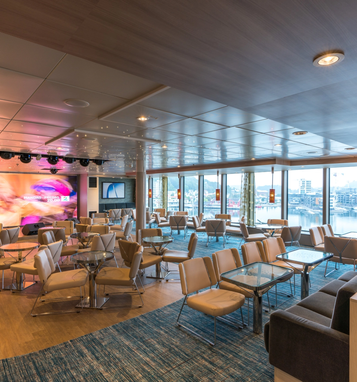 Color_Hybrid_CLL_26962_Foto_George_Giannakis (1).jpg