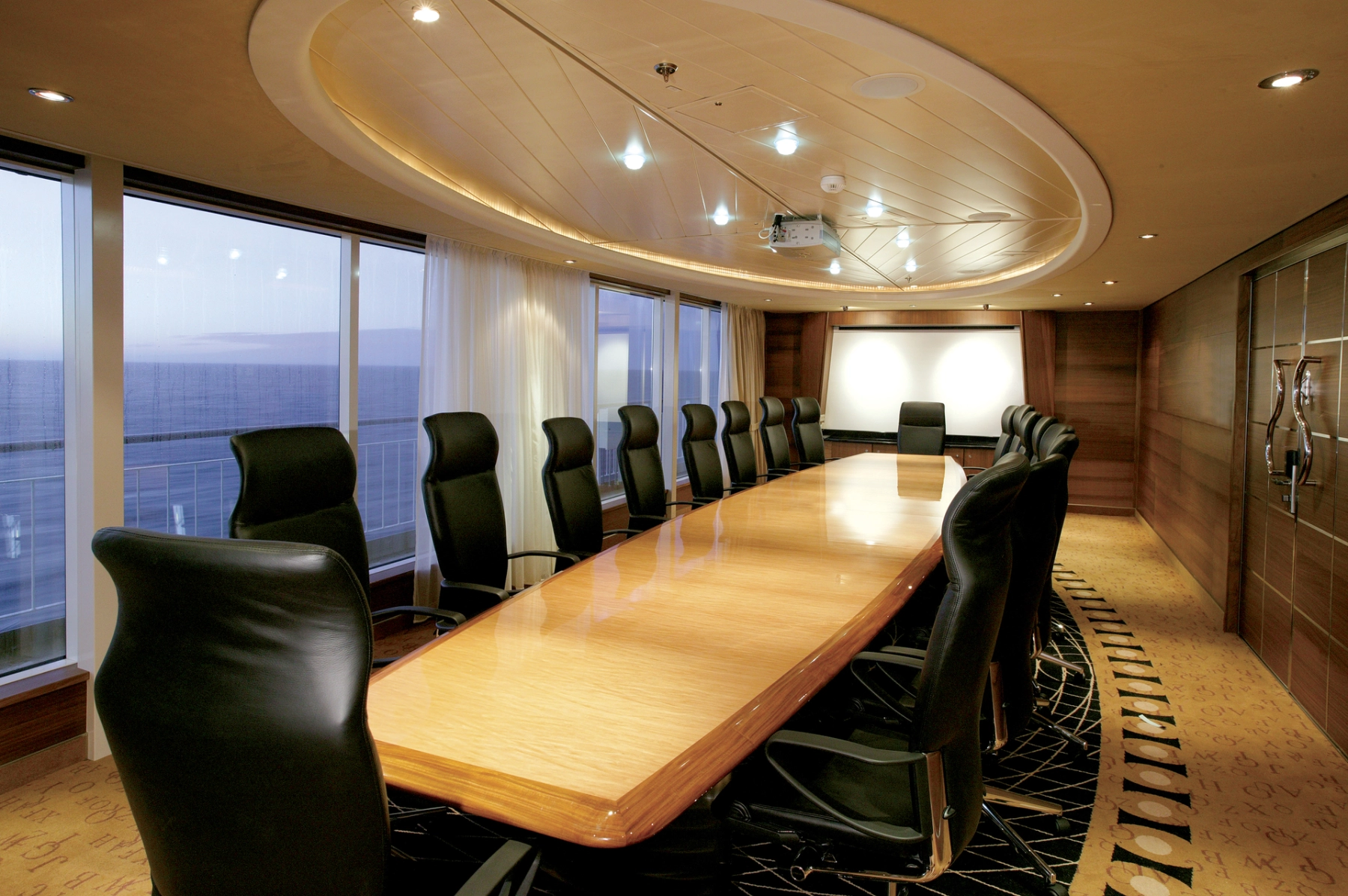 Color Fantasy - Boardroom_CLL-01922_Indav Oy-Kimmo Häkkinen.jpg