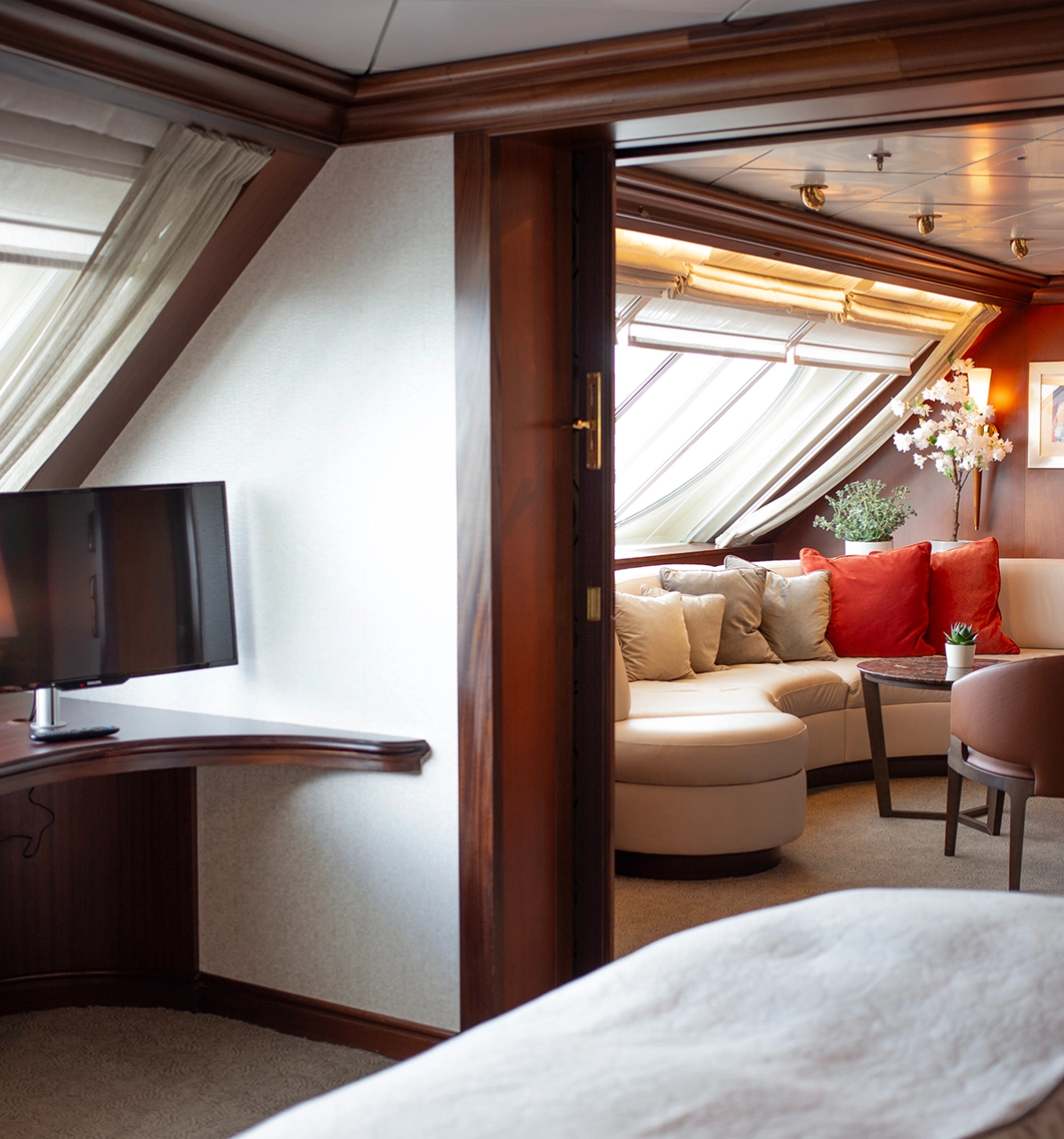 Rederlugar med soverom og oppholdsrom