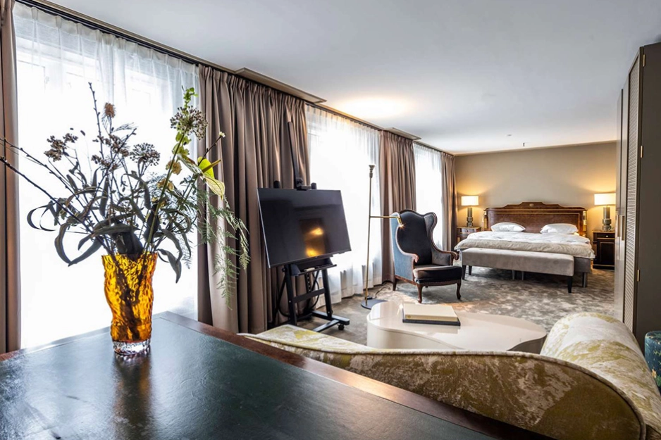 Royal Superior rom.jpg