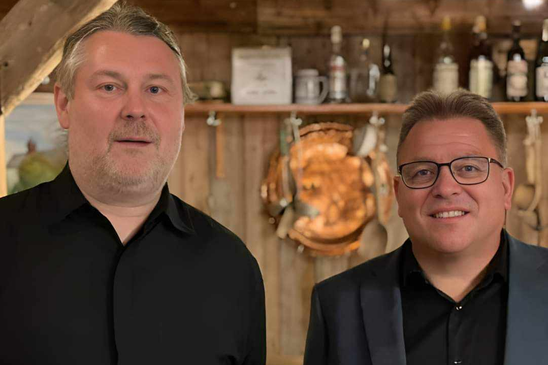 To tullebukker og et piano.jpg
