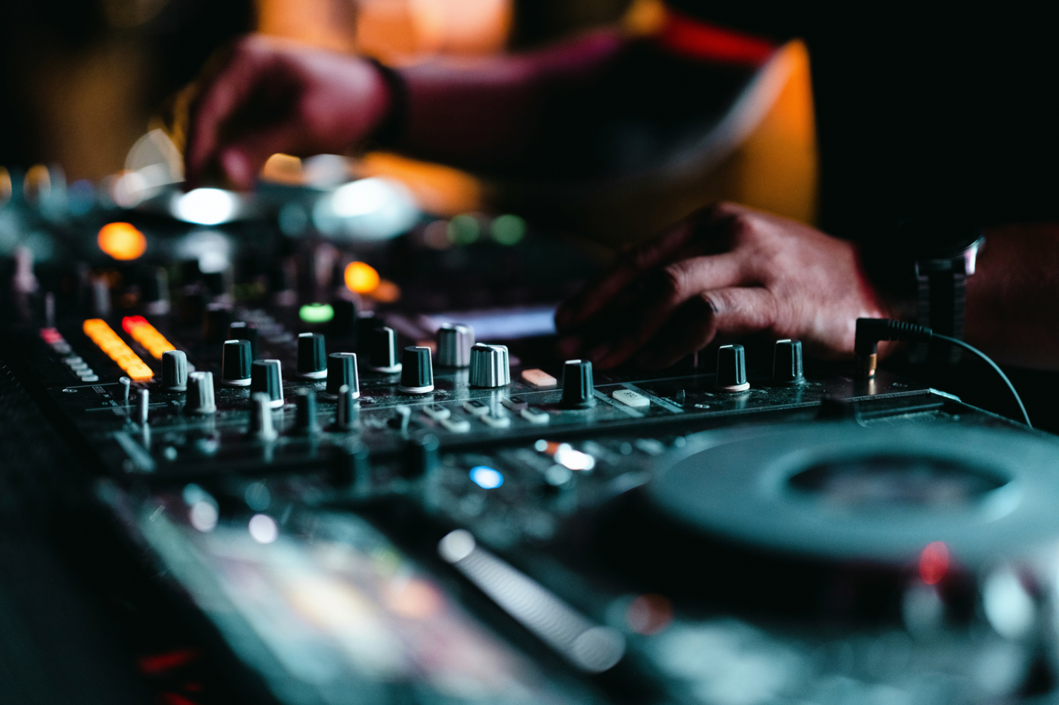 DJ.jpg