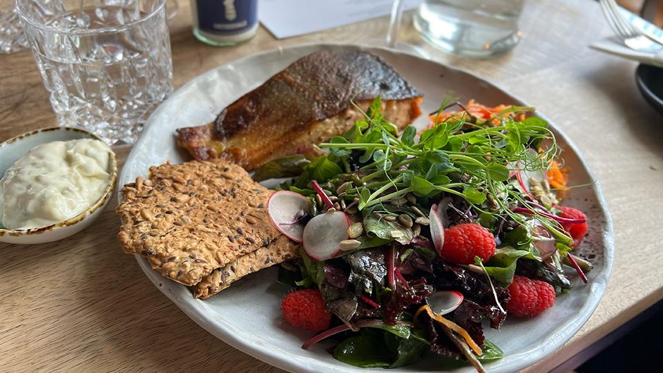 Tallerken med mat.jpg